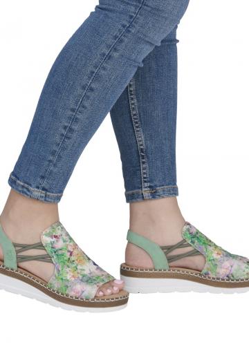 Босоножки на танкетке