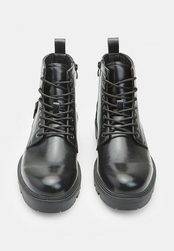 Ботинки на шнуровке