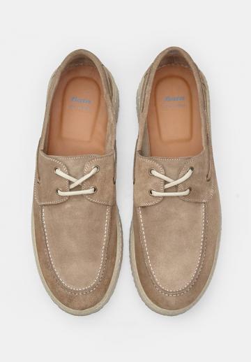 Ботинки на шнуровке