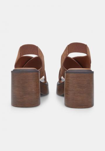 Босоножки на каблуке