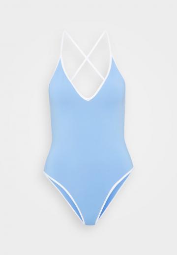 Слитный купальник