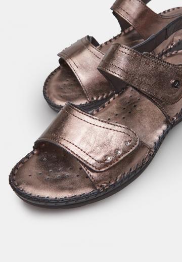 Босоножки на танкетке