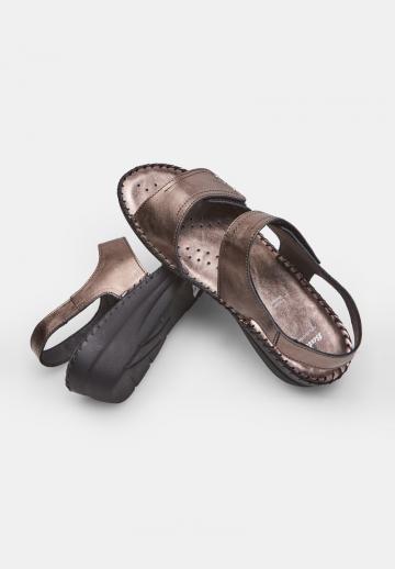 Босоножки на танкетке