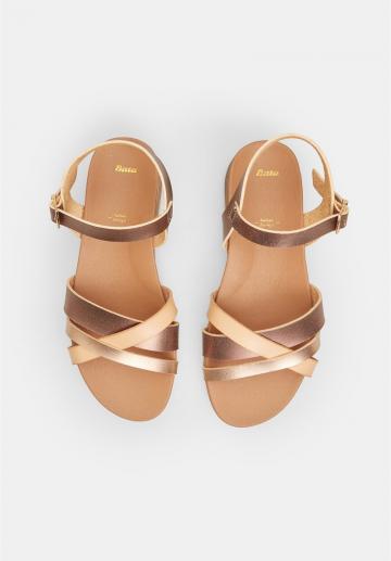 Босоножки на танкетке