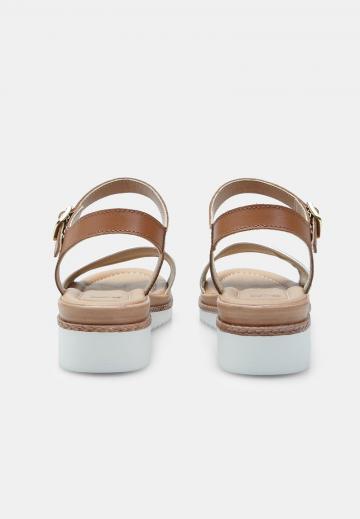 Босоножки на танкетке