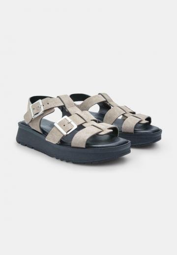 Босоножки на танкетке