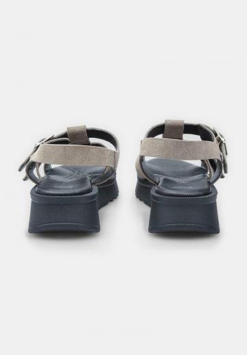 Босоножки на танкетке