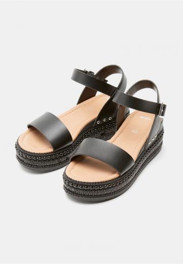 Босоножки на танкетке