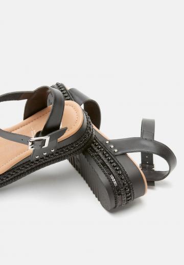 Босоножки на танкетке