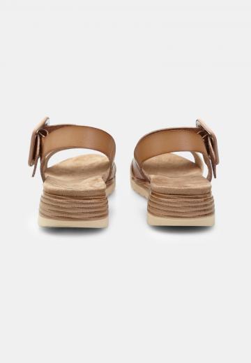 Босоножки на танкетке