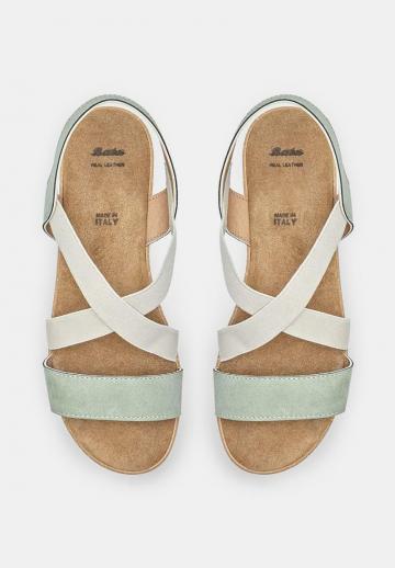 Босоножки на танкетке