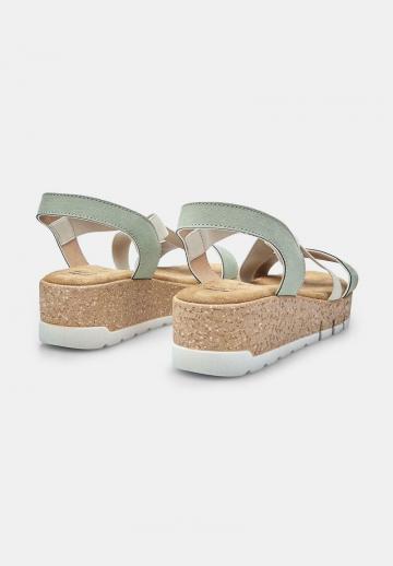 Босоножки на танкетке