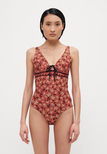 Слитный купальник