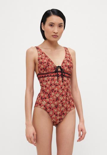 Слитный купальник