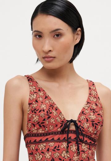 Слитный купальник