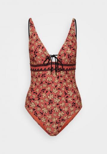 Слитный купальник