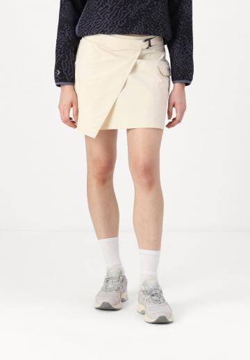 Юбка с накладными карманами