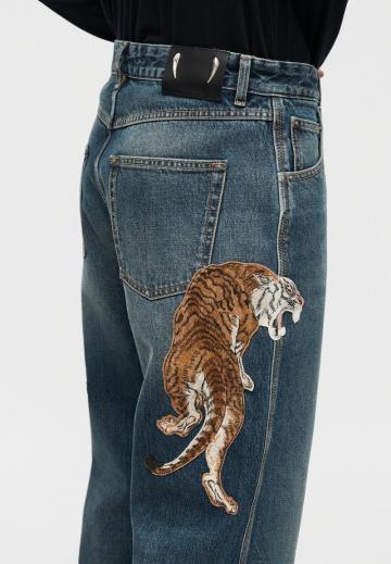 Прямые джинсы