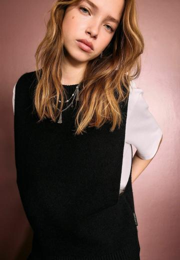 Пуловер без рукавов