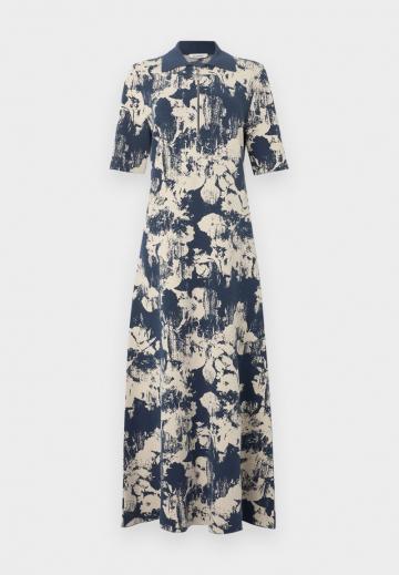 Вязаное платье