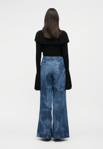 Клешеные джинсы