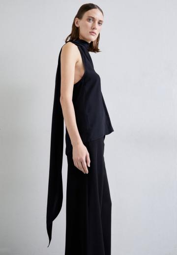 Топ на бретельках