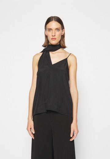 Топ на бретельках