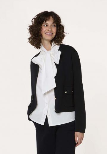 Блейзер с накладными карманами