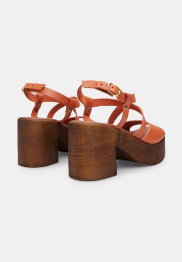 Босоножки на платформе