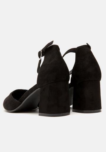 Туфли с высоким носом