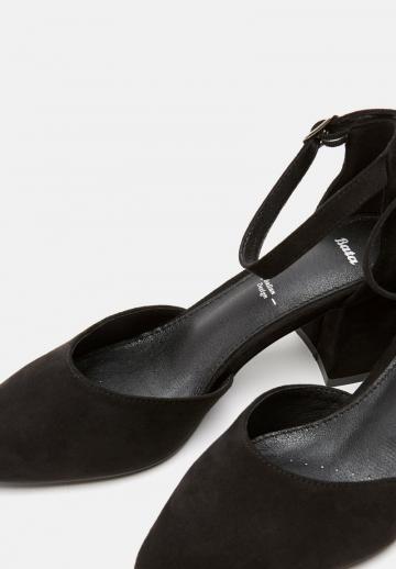 Туфли с высоким носом