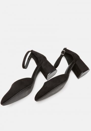 Туфли с высоким носом