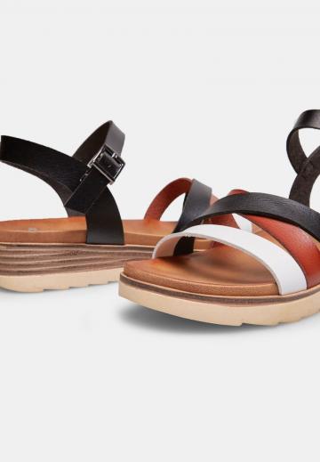 Босоножки на танкетке