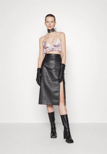 Топ на бретельках