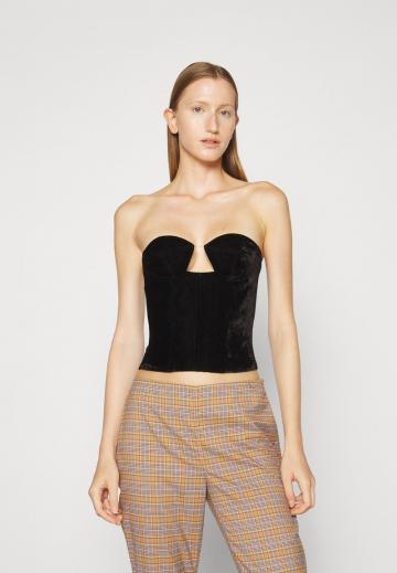 Топ без бретелек