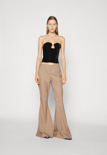 Топ без бретелек