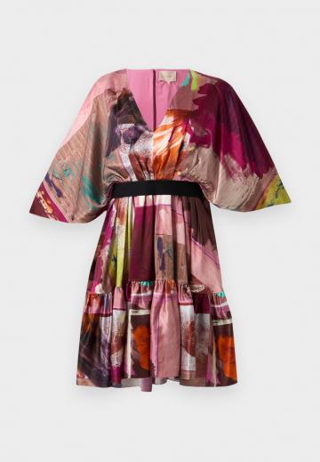 Короткое платье