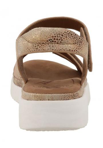 Босоножки на танкетке