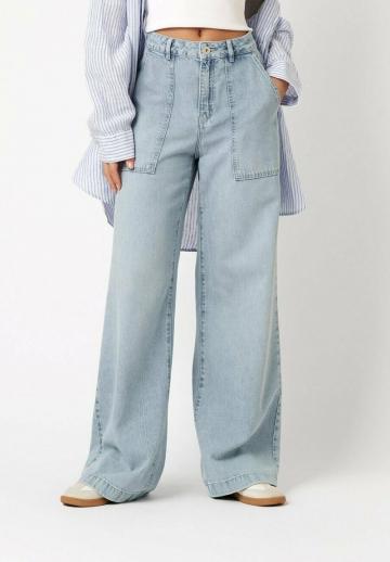 Свободные джинсы