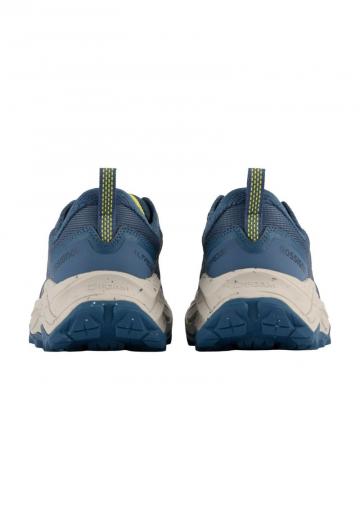 Походные кроссовки