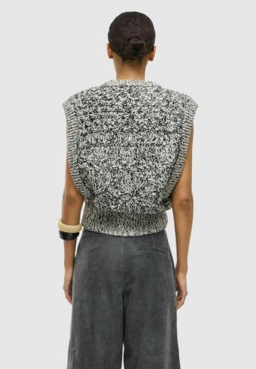 Пуловер без рукавов