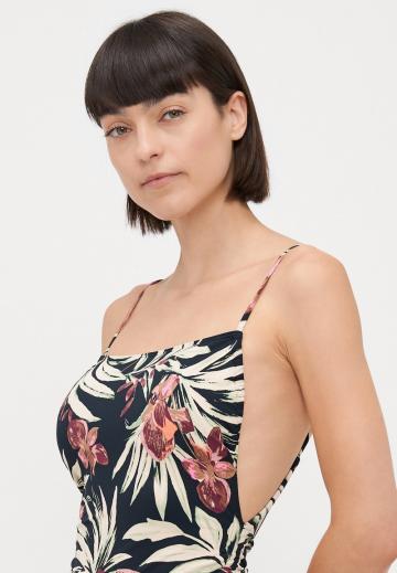 Слитный купальник