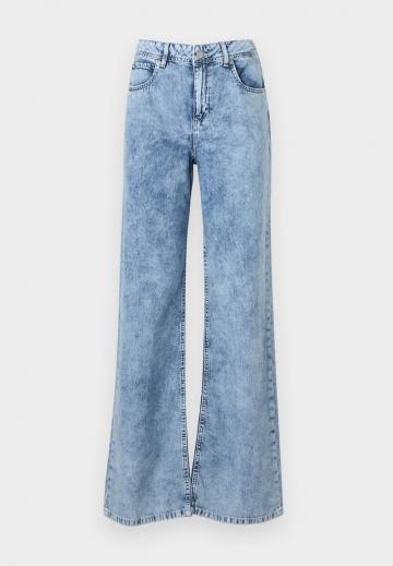 Свободные джинсы