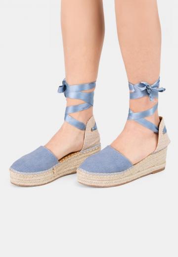 Туфли на шнуровке