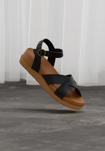 Босоножки на танкетке