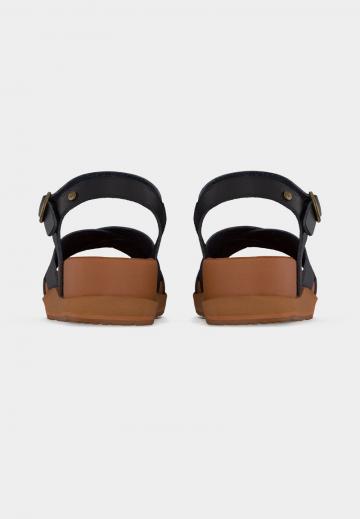 Босоножки на танкетке