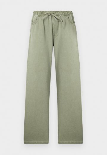 Клешеные джинсы