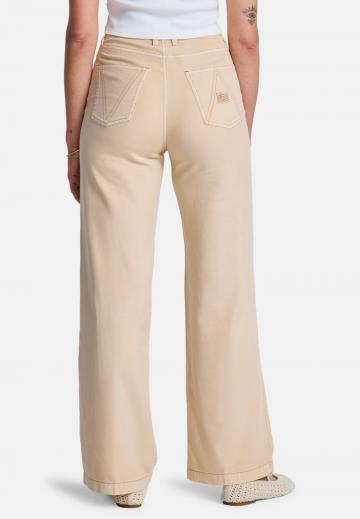 Клешеные джинсы