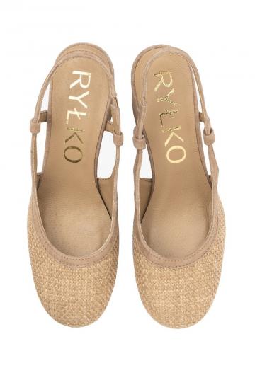 Туфли на высоком каблуке