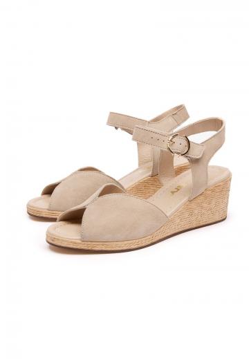 Босоножки на танкетке